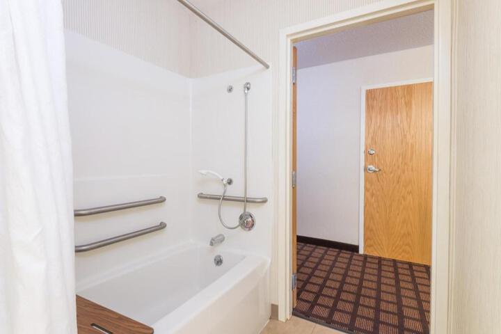 2 Queen Beds Accessible (4 of 26)