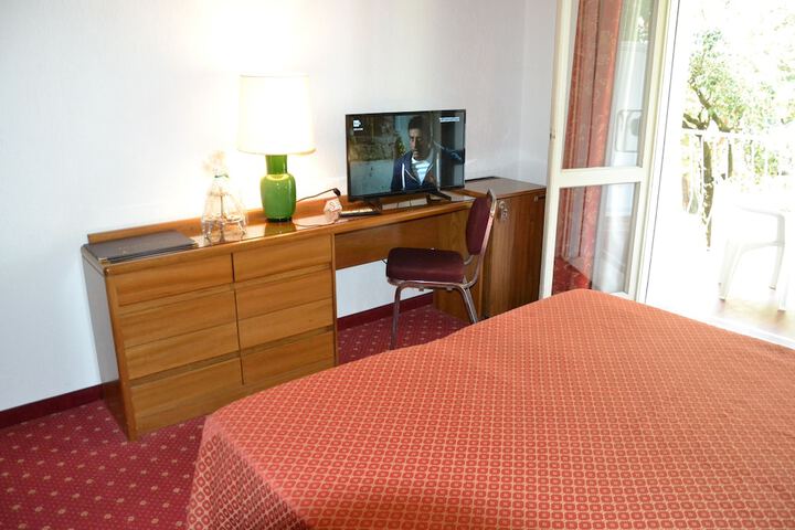 Room 25 of 53