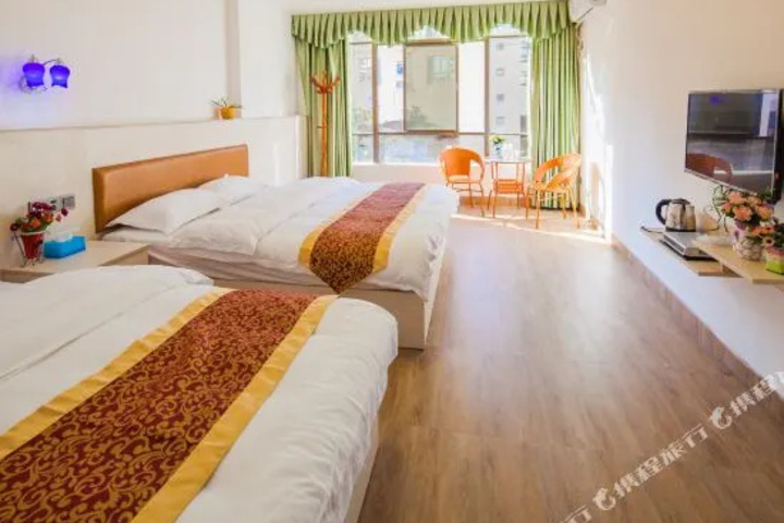 Yuebanwan Inn Danxia Mountain
