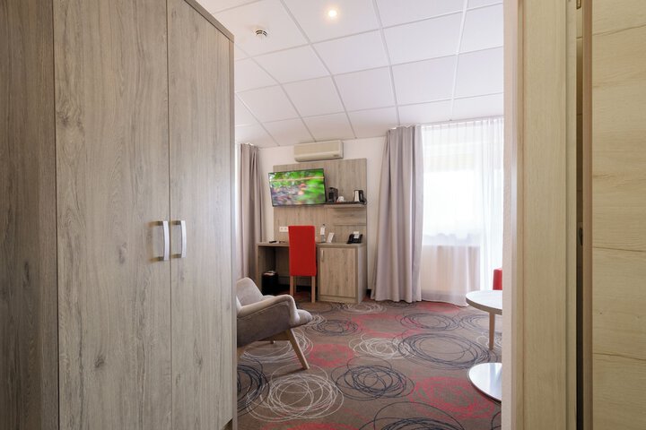 Room 10 of 48