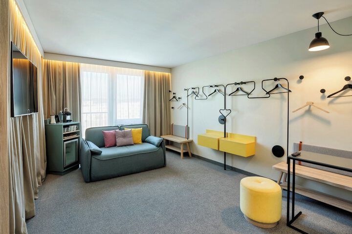 Room 18 of 106