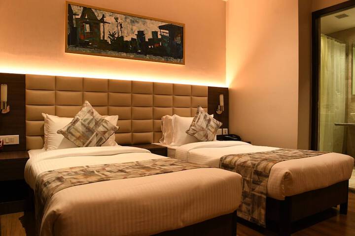 Room 8 of 32
