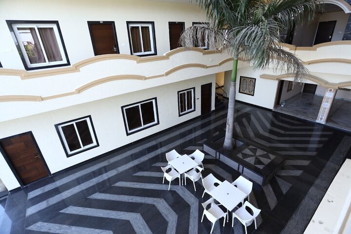 Room 33 of 39