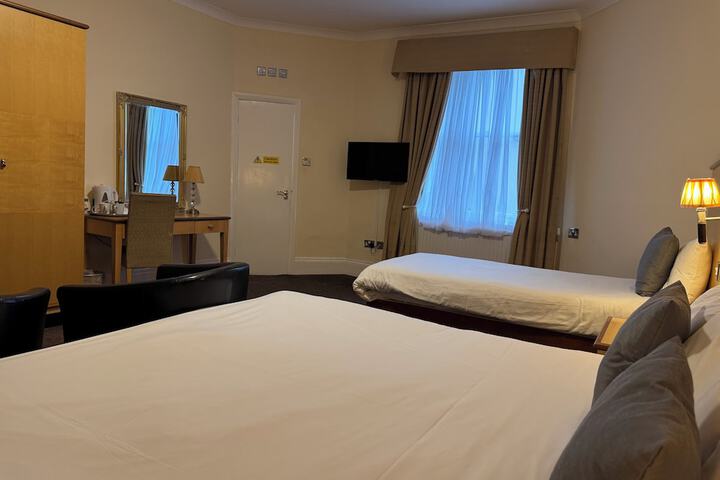 Room 28 of 90