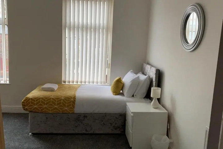 Photo of Anfield House 3 Bedroom 2 Mins from Anfield Stadium Sleeps 7