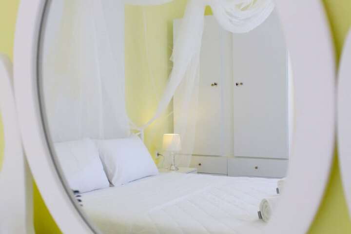 Room 11 of 80