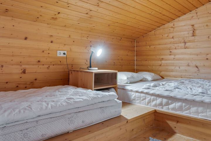 Room 8 of 36
