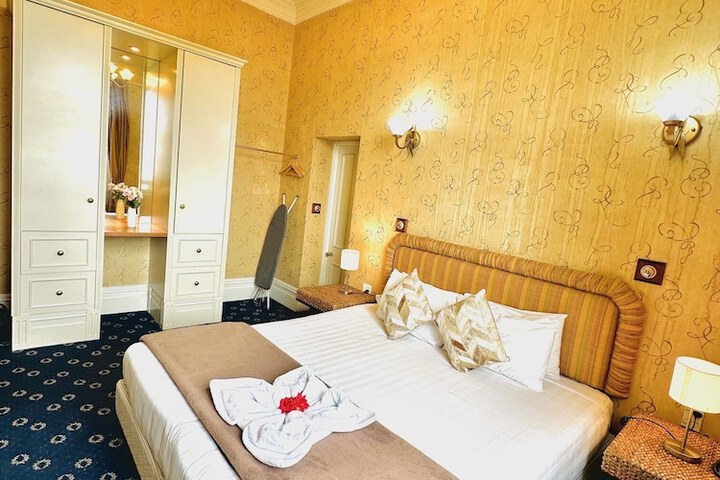 Room 8 of 70