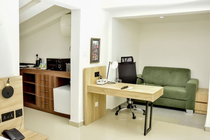 Room 7 of 12