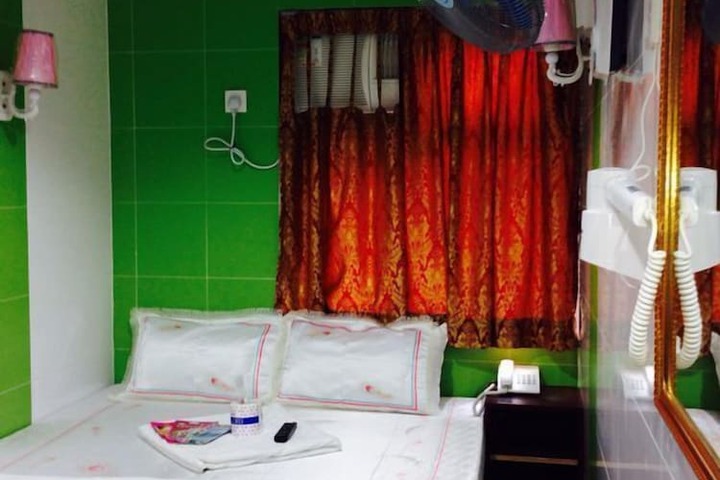 Room 9 of 33