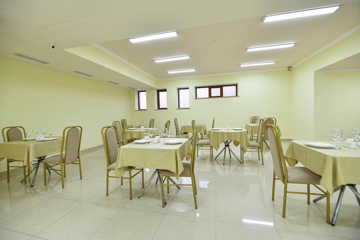 Dining 57 of 80