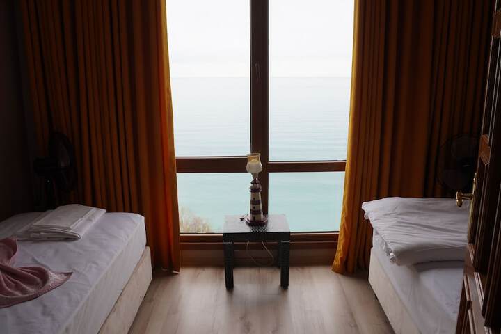 Room 33 of 40