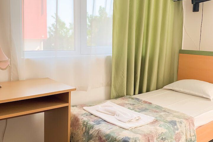 Room 15 of 36