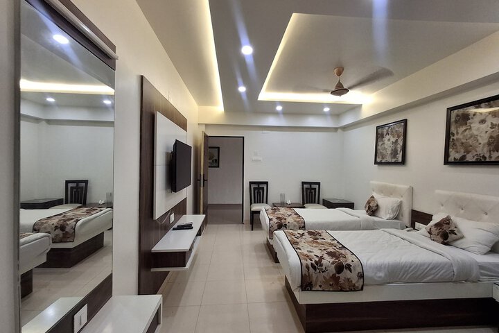 Room 14 of 33