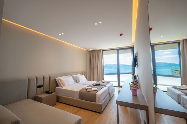 Room 20 of 76