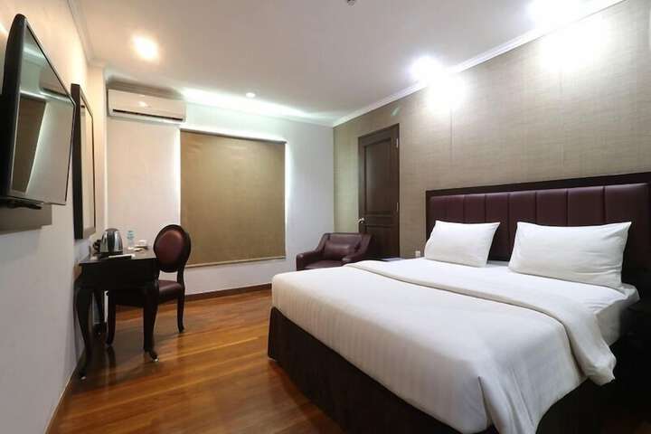 Room 16 of 34