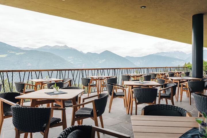 Sundeck 71 of 86