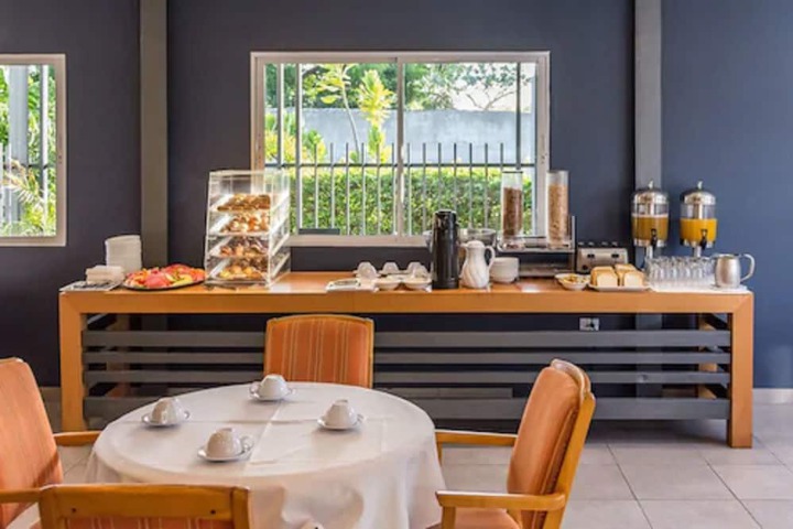 Breakfast/Coffee Service 37 of 60