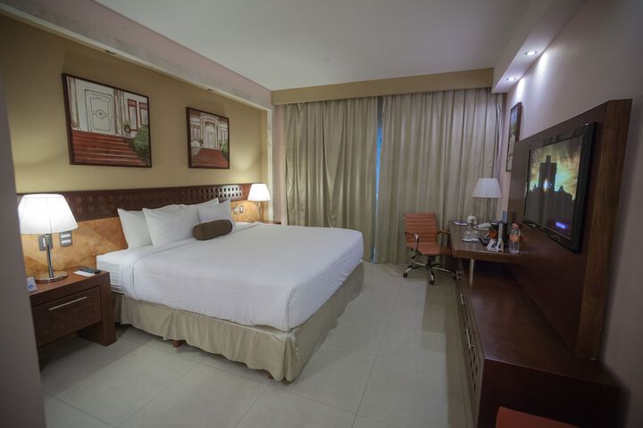 Room 8 of 97