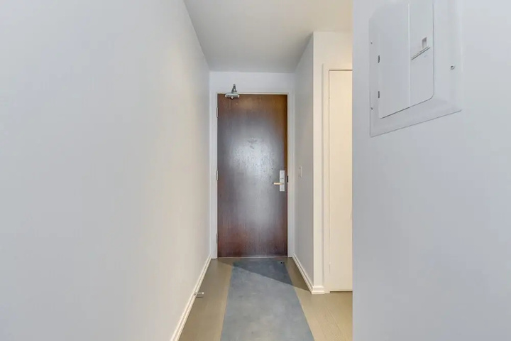 Room 7 of 11