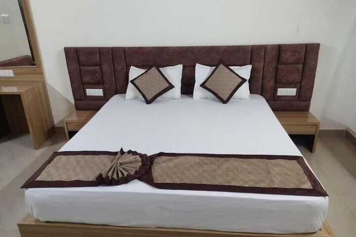 Room 2 of 32