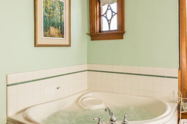 Hot Tub 25 of 53