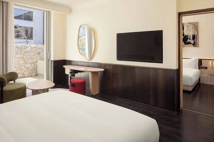 Room 13 of 75