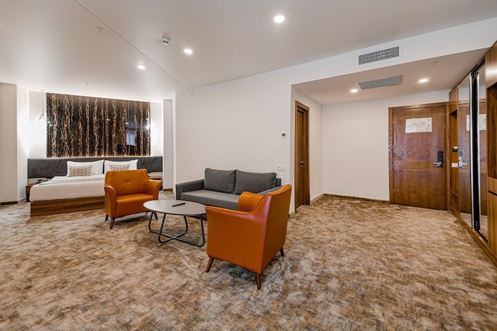 Room 13 of 85
