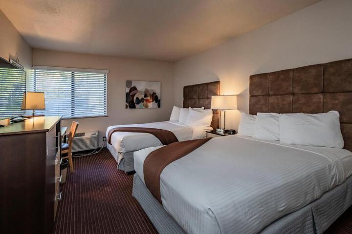 Standard Room, King or Two Doubles (3 of 5)
