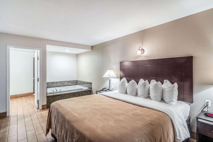 Standard | King Bed (17 of 18)