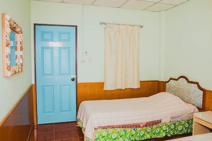 Room 2 of 10