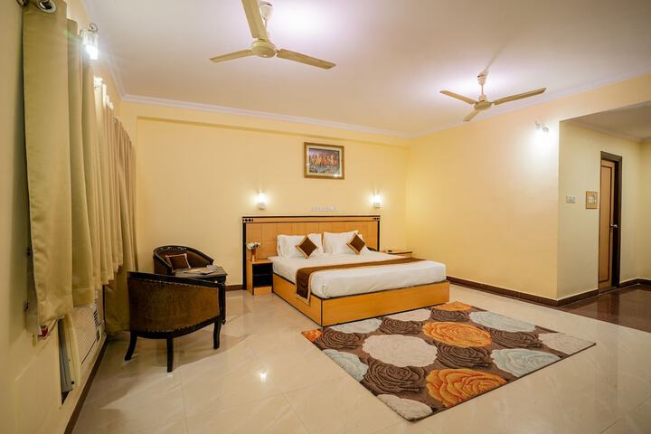 Room 6 of 18