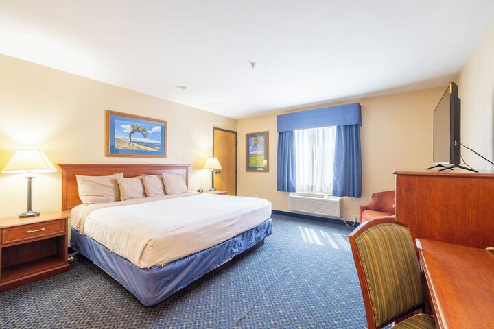 Room 4 of 33