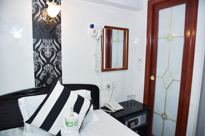 Room 14 of 60