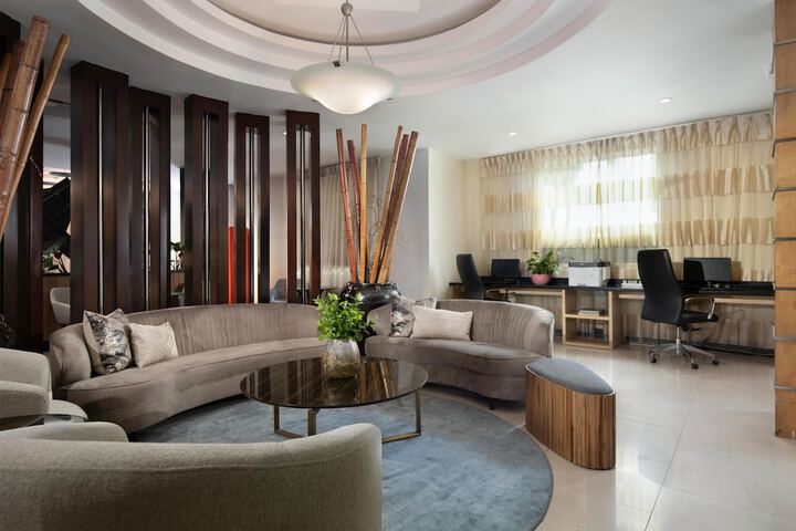 Entrance & Lobby