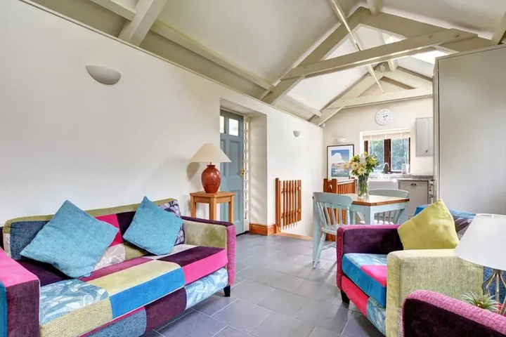 Bright Holiday Home With Pleasant Garden and Comfortable Interior in Dunmere