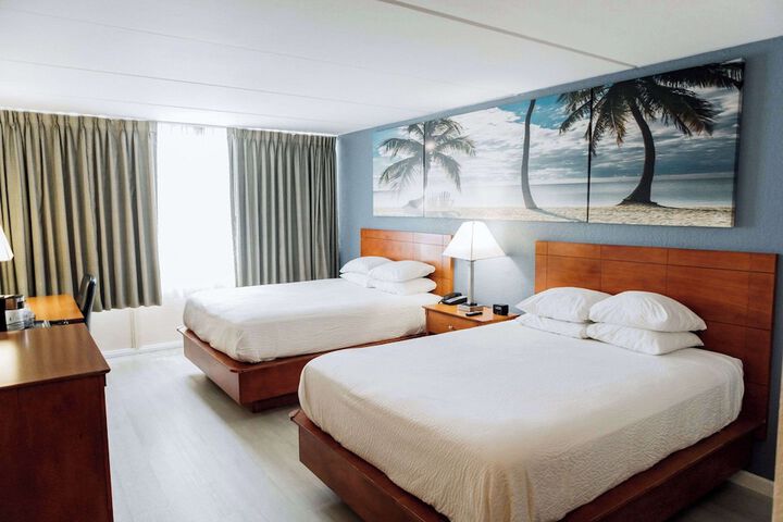 2 Queen Beds (8 of 10)