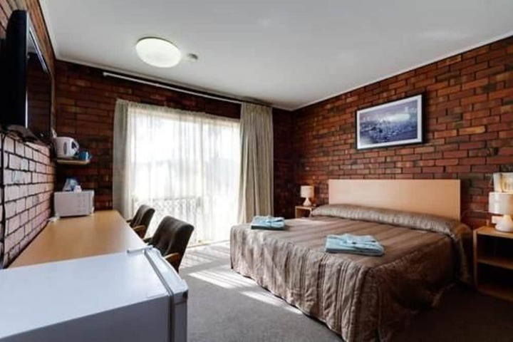 Room 10 of 23