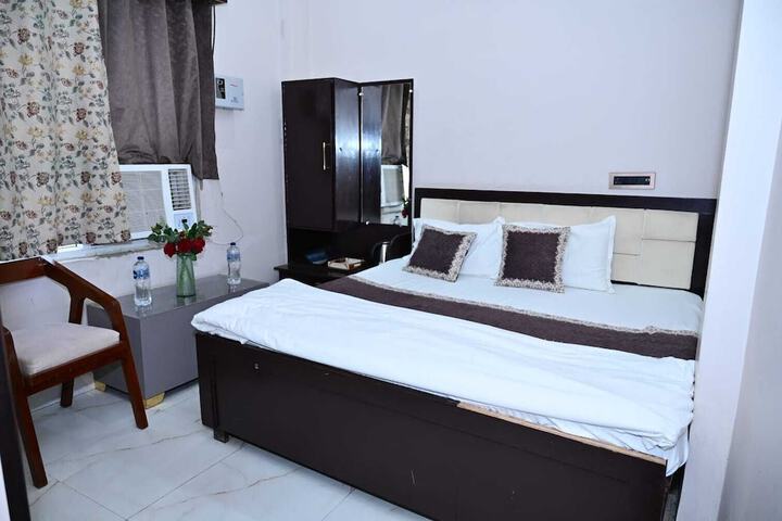 Room 27 of 44