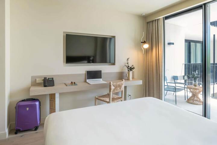 Room 33 of 125