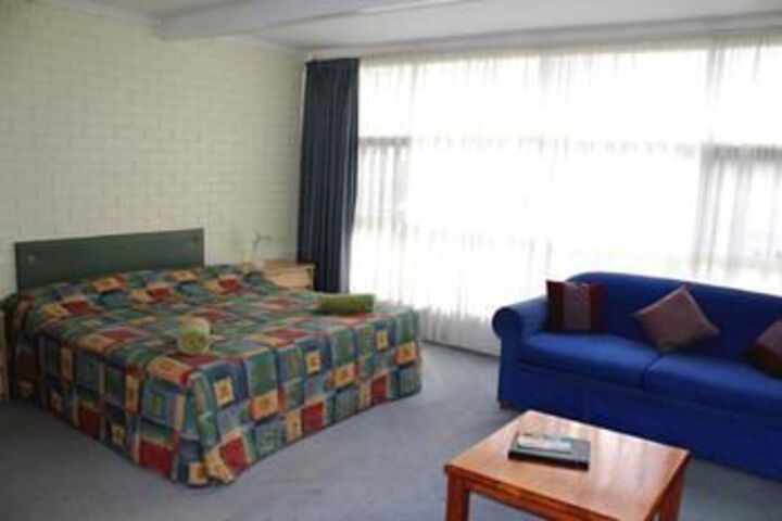 Room 7 of 12
