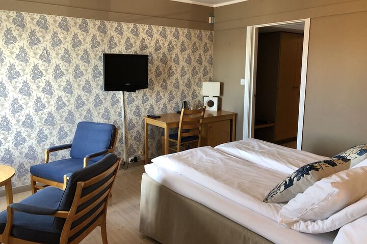 Room 6 of 86