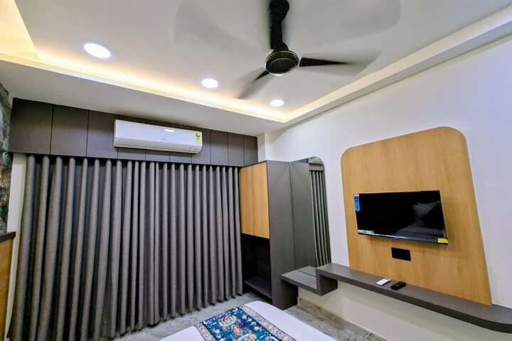 Room 10 of 27