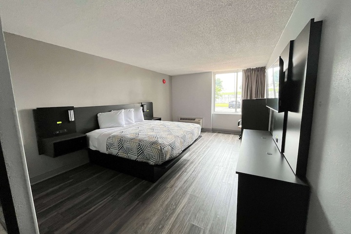 Room 7 of 14