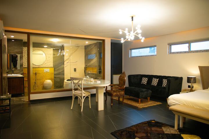 Room 43 of 69