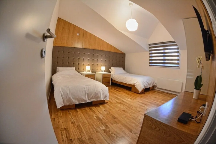Room 5 of 15