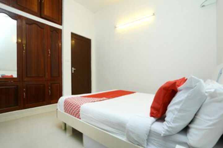 Room 11 of 25