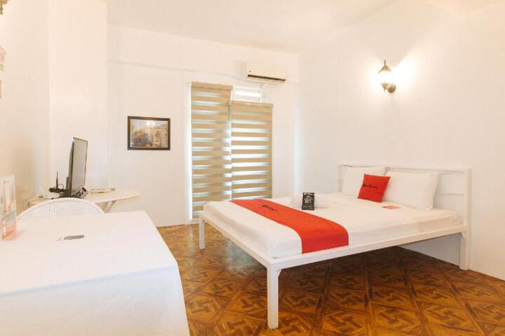 Image of RedDoorz at the Providence Tower