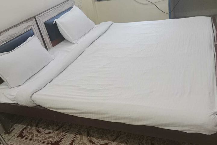 Room 16 of 19
