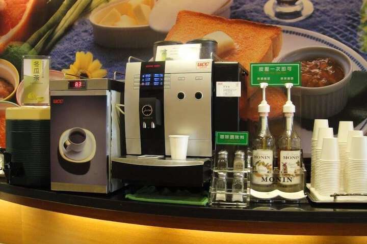 Breakfast/Coffee Service 28 of 32
